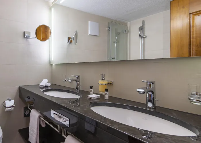 Отель The Christiania Mountain & 4*